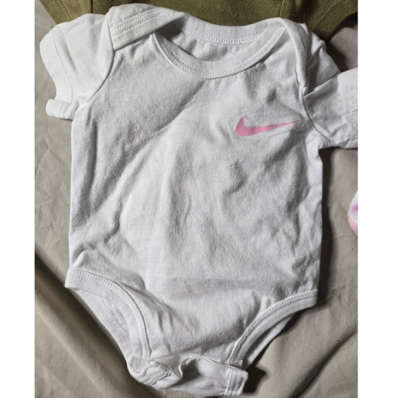 Nike and Cloud Island Baby Girl Newborn Bodysuit and Sleeper Bundle 6 Piece Lot - Picture 4 of 7